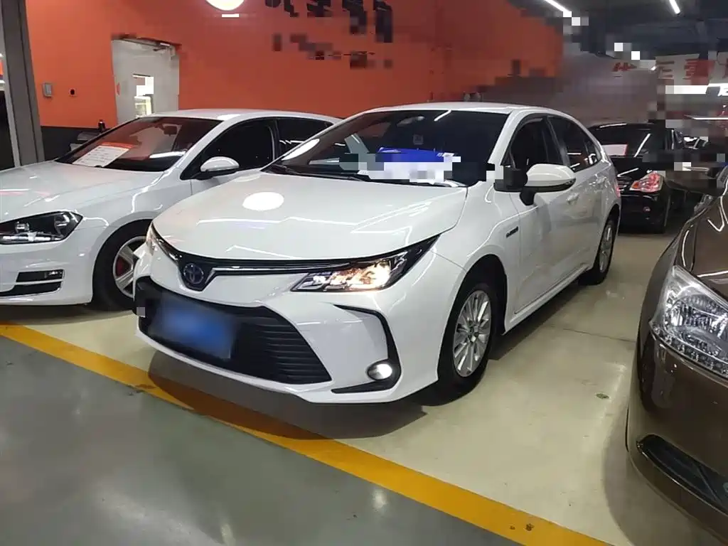 Toyota Corolla 2023 — фото 2