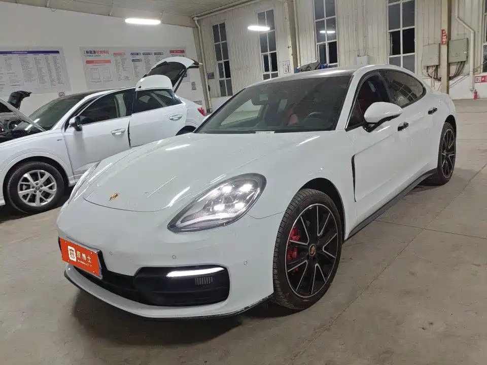 Porsche Panamera 2022