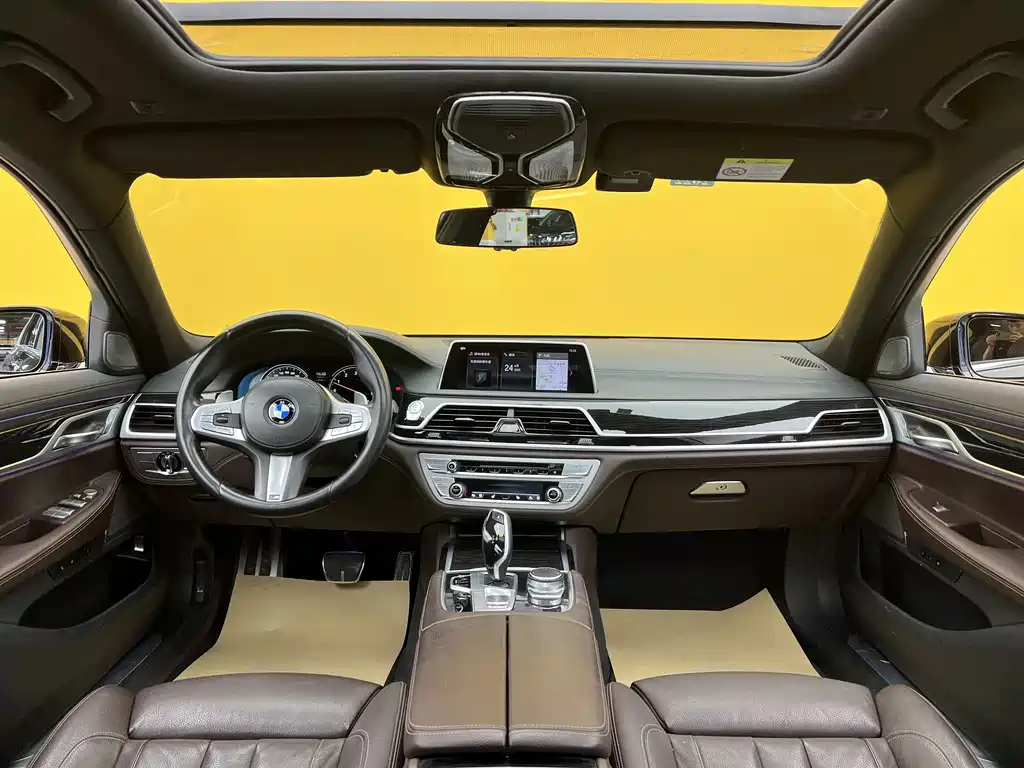 BMW 7 Series 2018 — фото 18