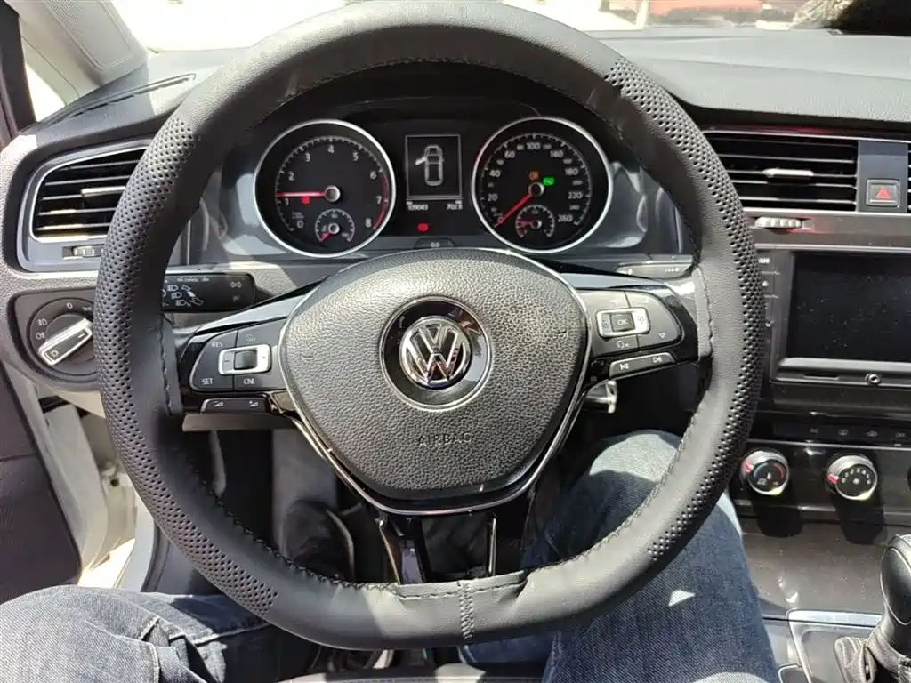 Volkswagen Golf 2017 — фото 11