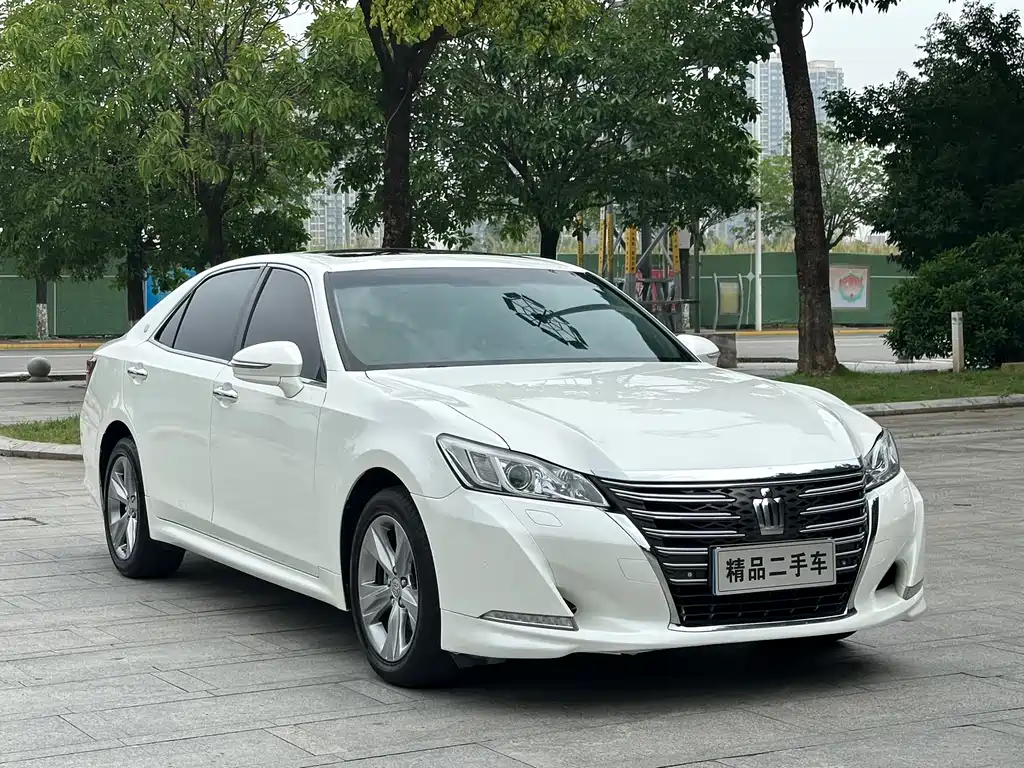 Toyota Crown 2018 — фото 3