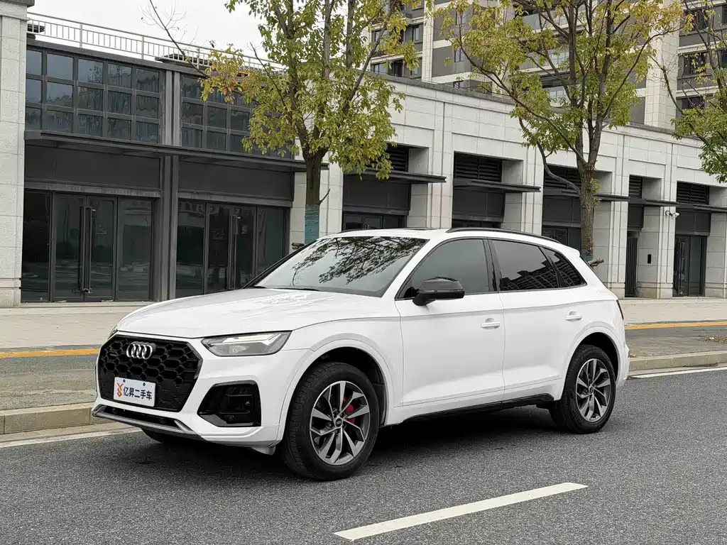 Audi Q5L 2024 — фото 1