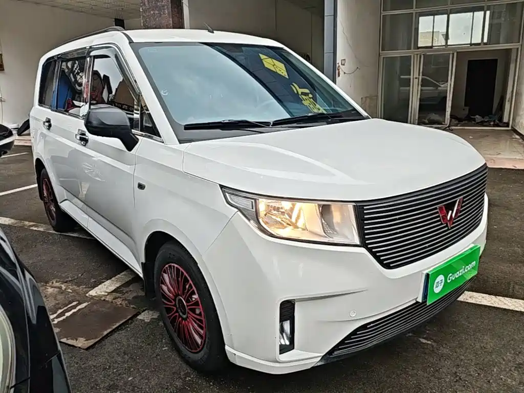 Wuling Hongguang PLUS 2022