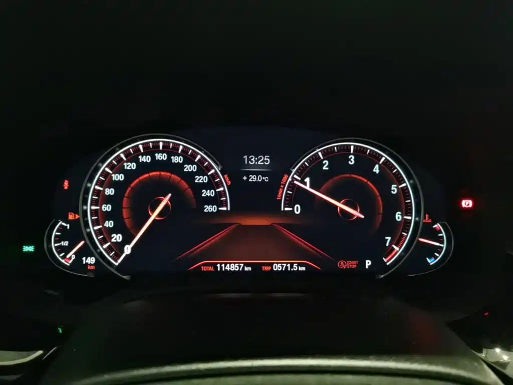 BMW 5 Series 2018 — фото 12