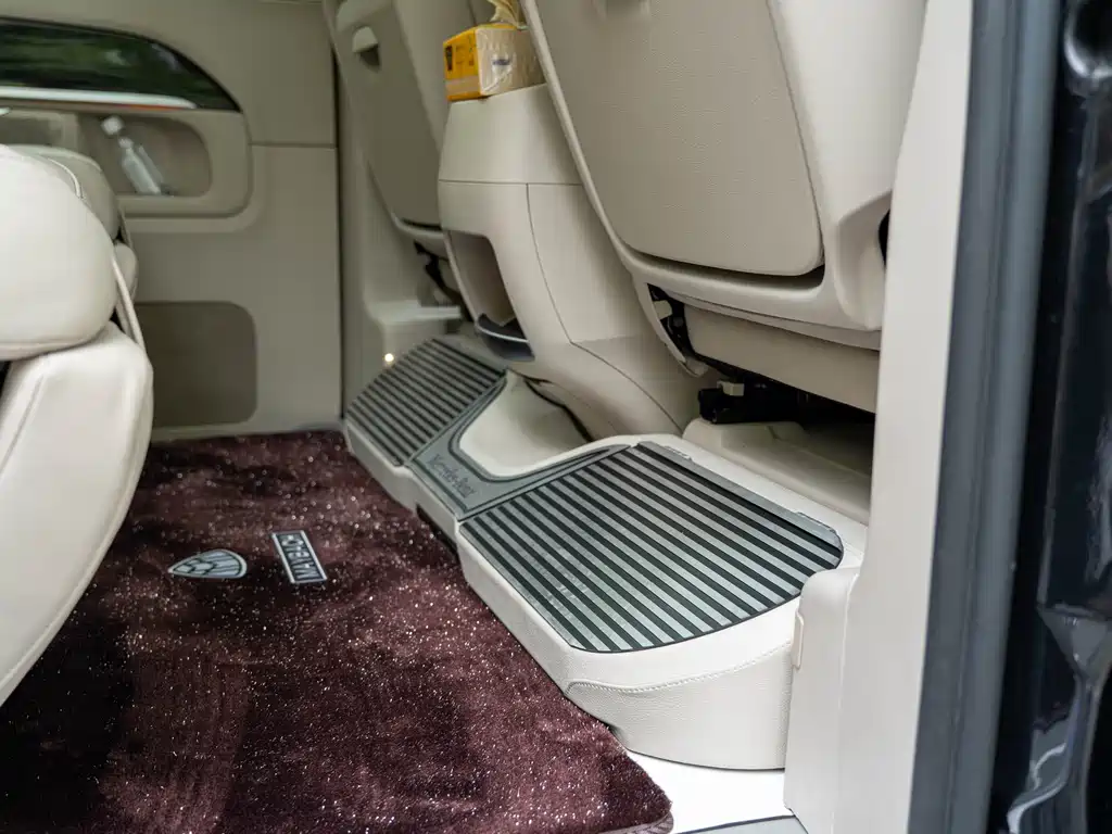 Mercedes-Benz V-Class 2018 — фото 15