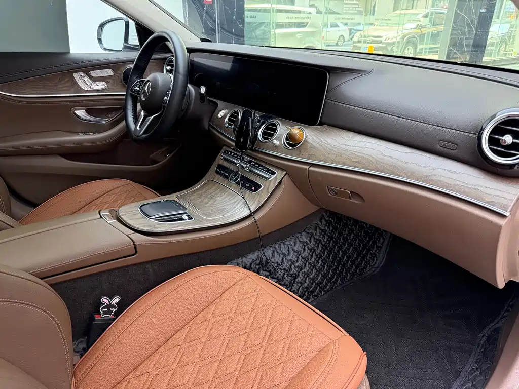 Mercedes-Benz E-Class 2019 — фото 15