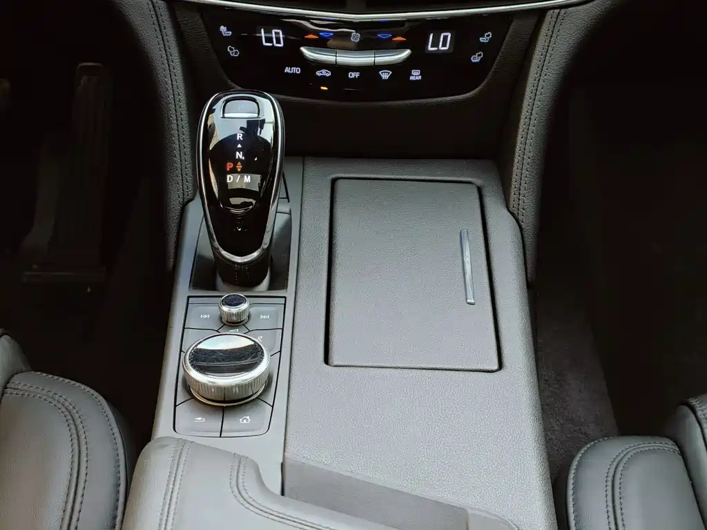 Cadillac CT6 2021 — фото 10