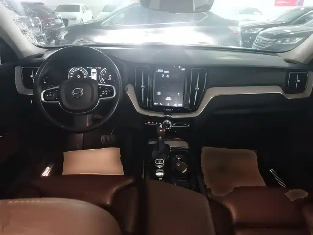 Volvo XC60 2019 — фото 10