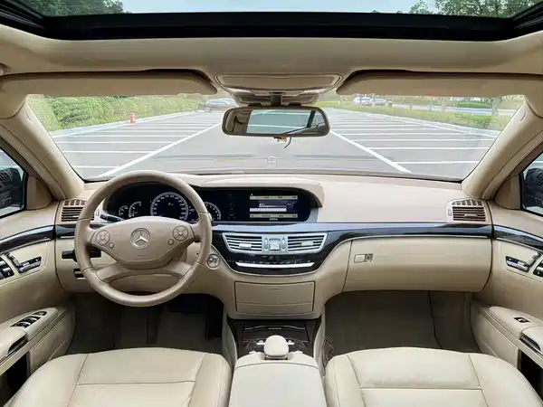 Mercedes-Benz S-Class 2012