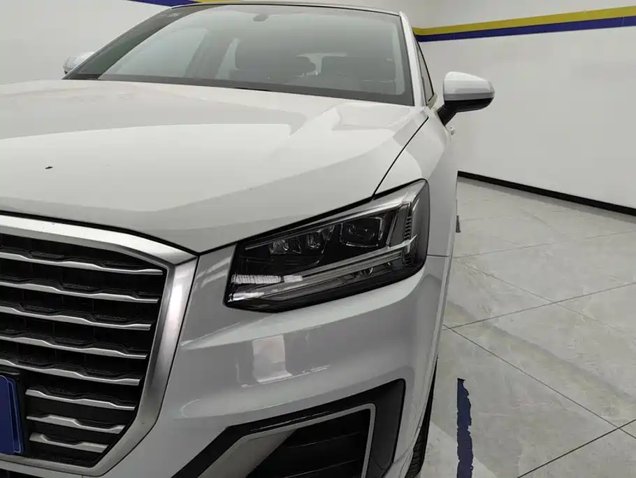 Audi Q2L 2019