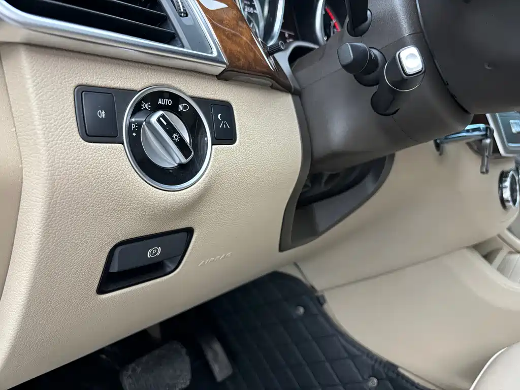 Mercedes-Benz M-Class 2012 — фото 13
