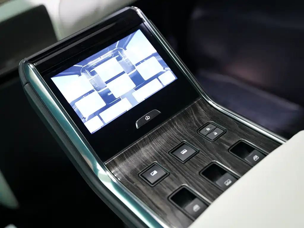 Lexus LM 2022 — фото 17