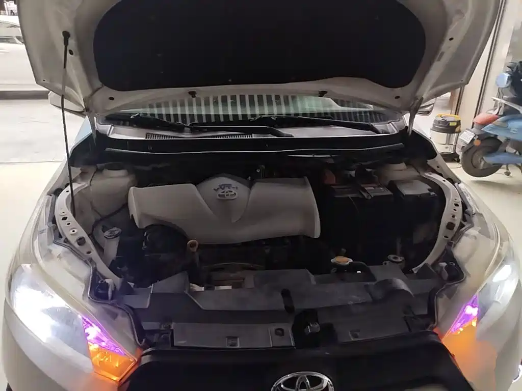 Toyota Yaris L 2014 — фото 20