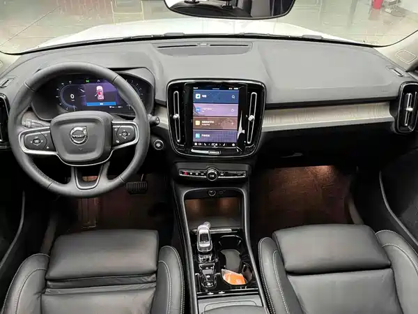 Volvo XC40 2023