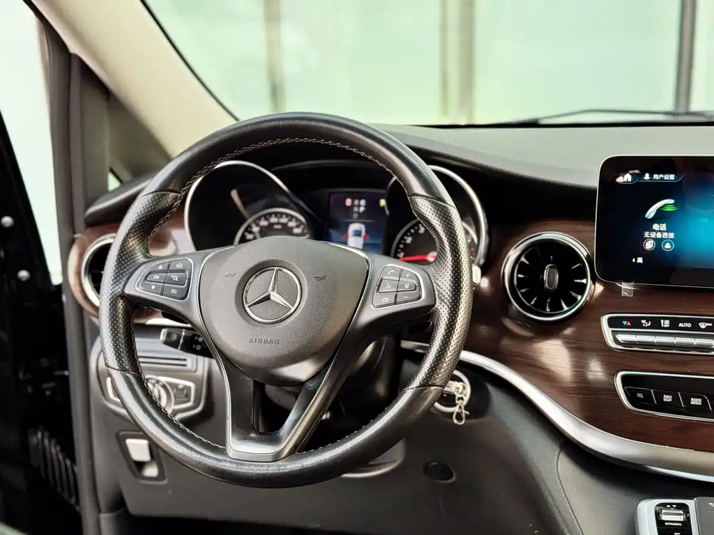 Mercedes-Benz V-Class 2020 — фото 14