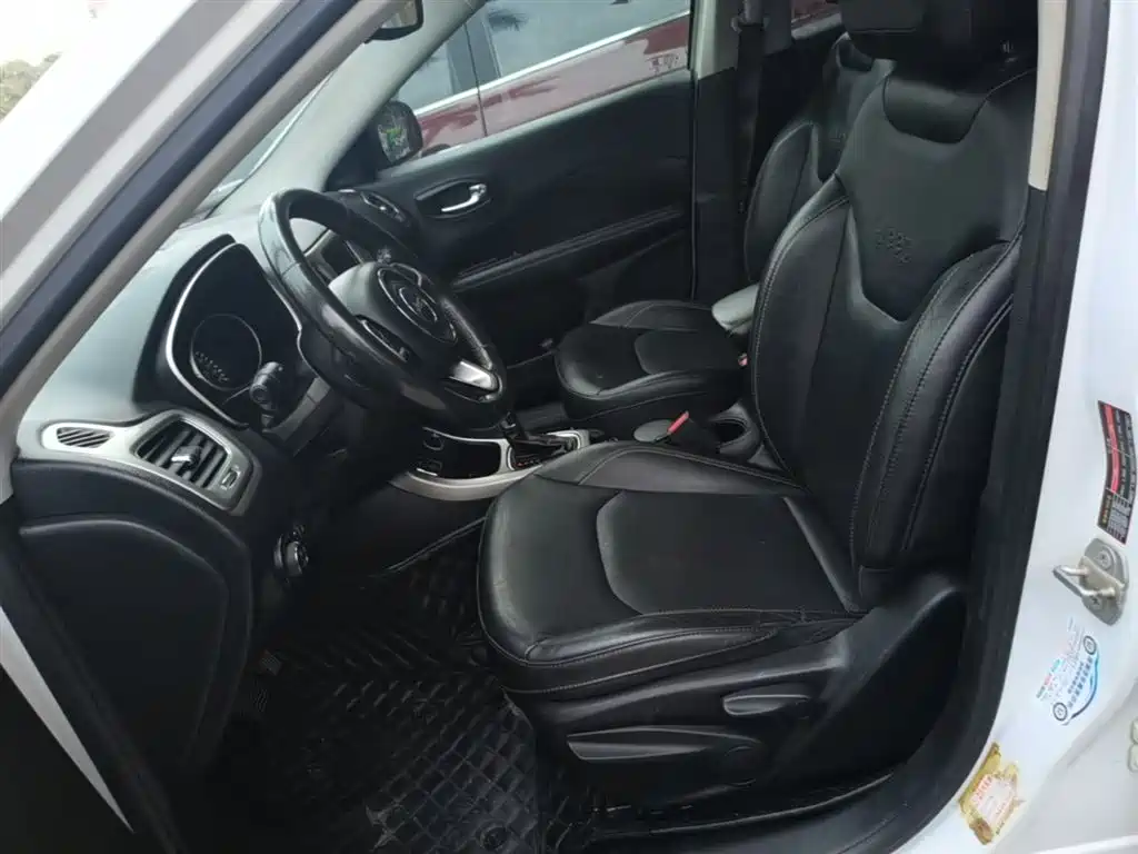 Jeep Compass 2017 — фото 15