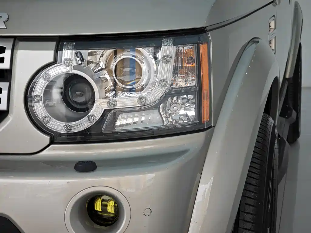 Land Rover Discovery 2012 — фото 11