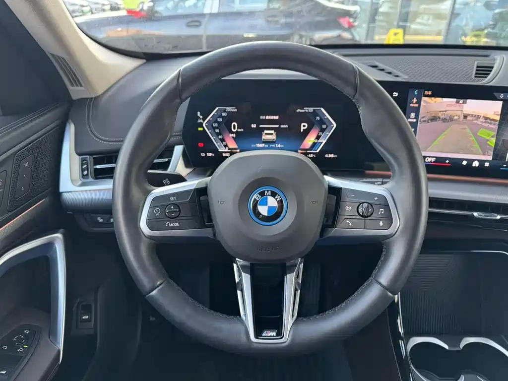 BMW iX1 2025 — фото 10