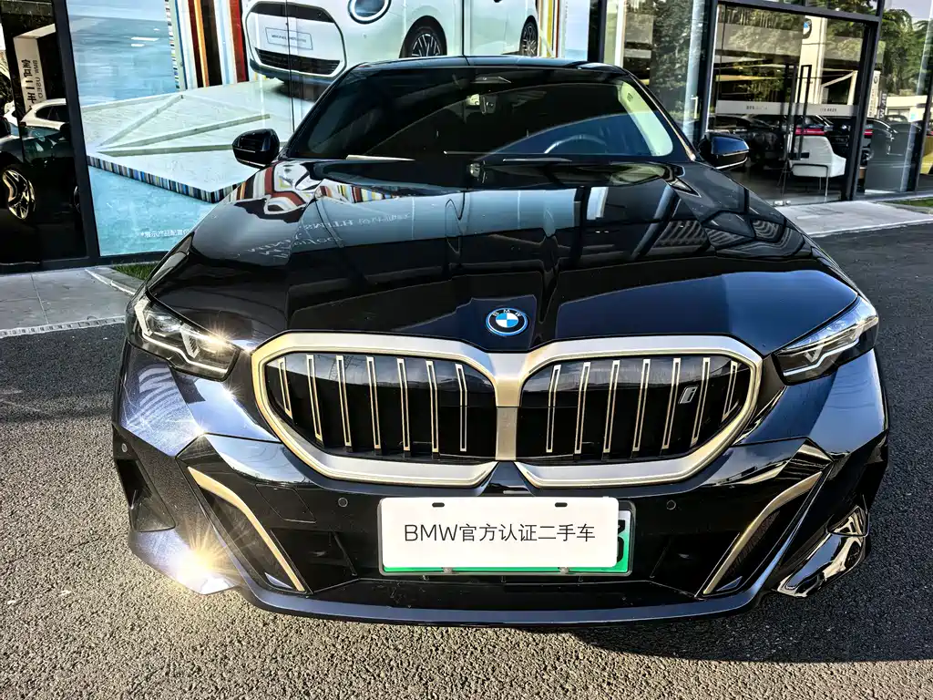 BMW i5 2025 — фото 2