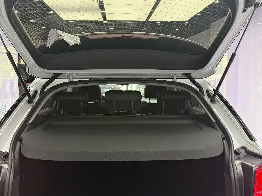 Audi Q2L 2023 — фото 21