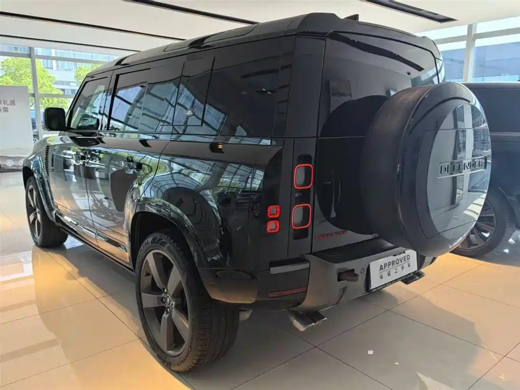 Land Rover Defender 2023 — фото 4