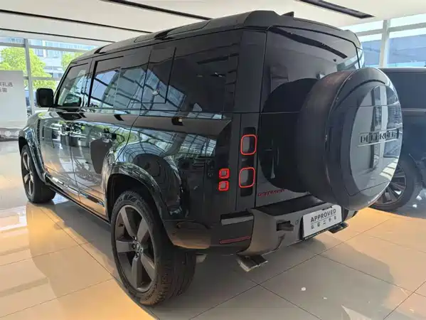 Land Rover Defender 2023
