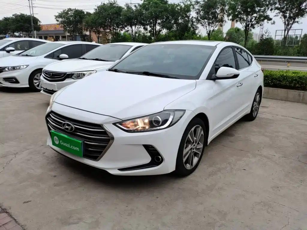 Hyundai Elantra 2019 — фото 1