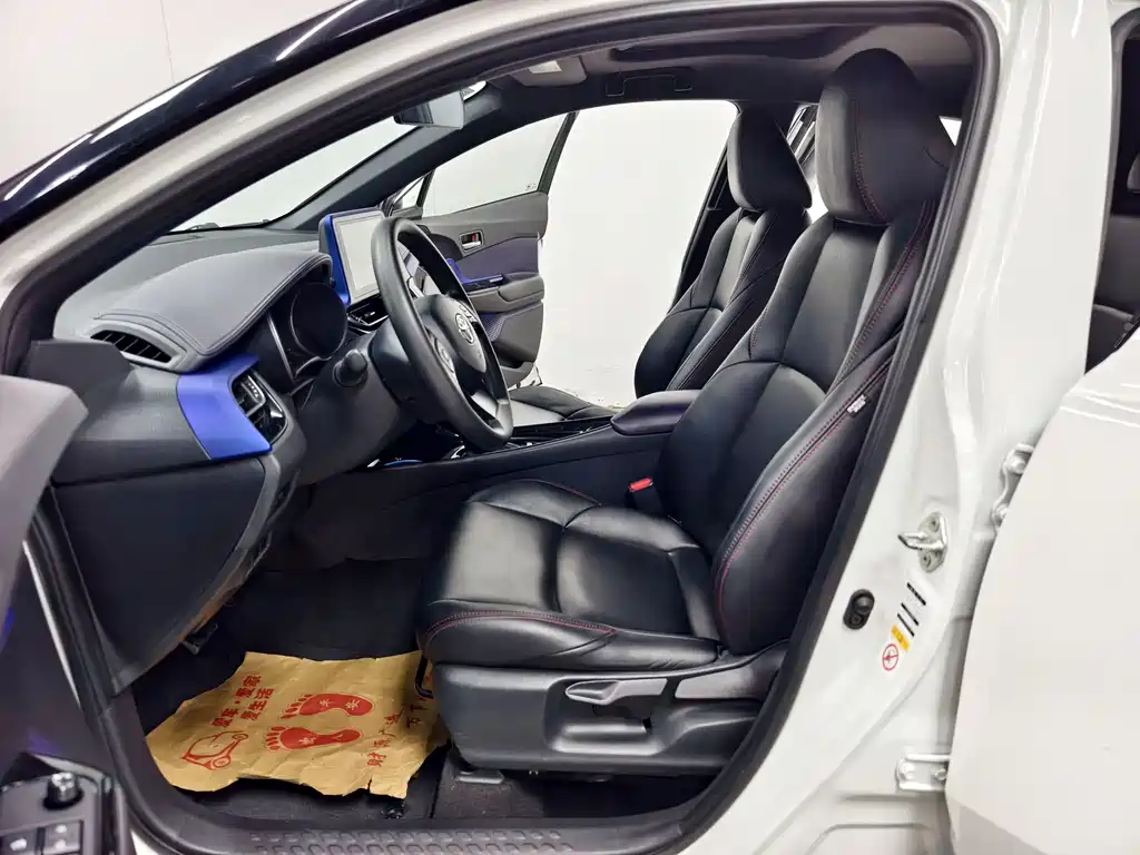 Toyota C-HR 2019 — фото 11