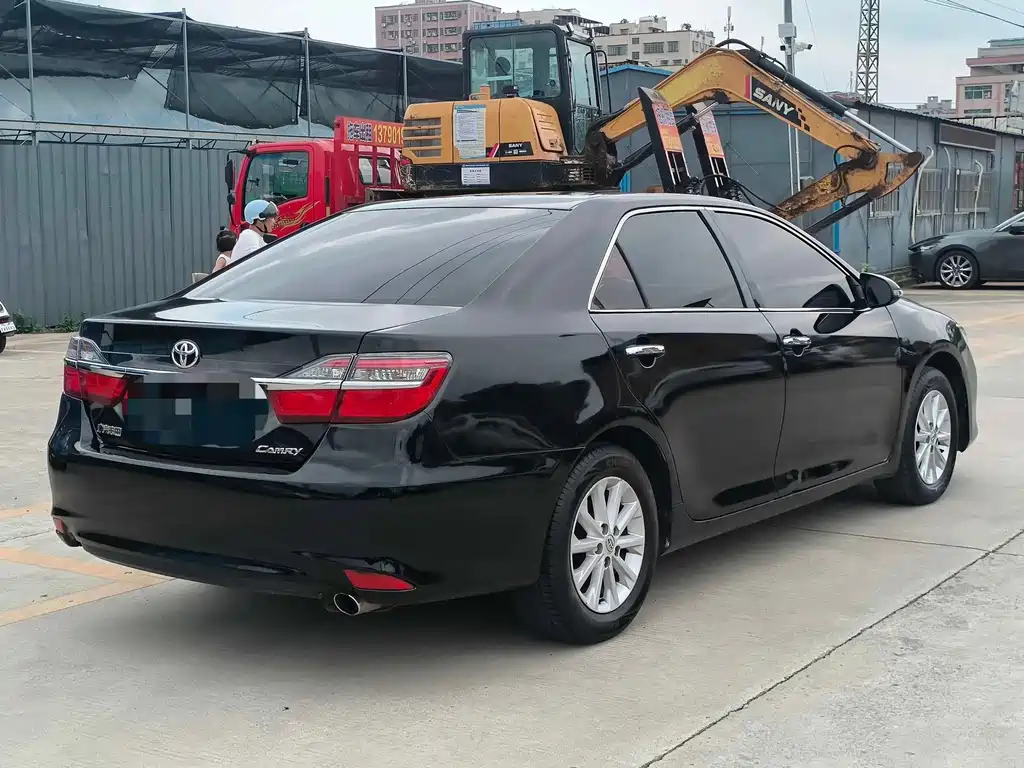 Toyota Camry 2016 — фото 3