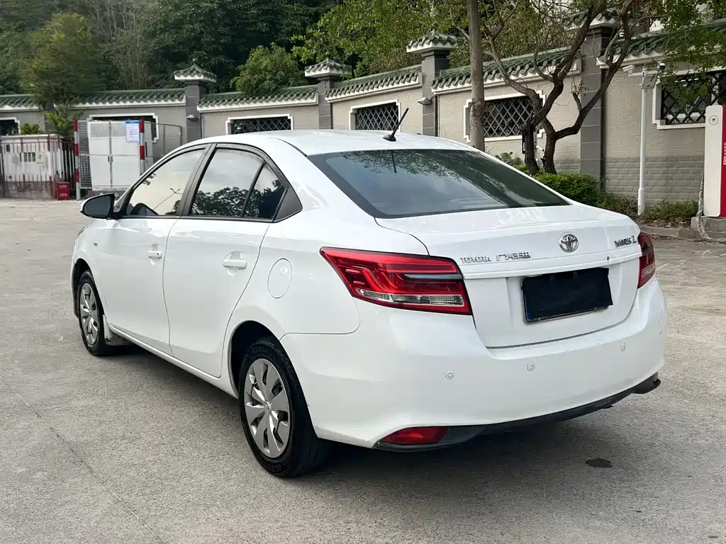 Toyota Yaris L 2020