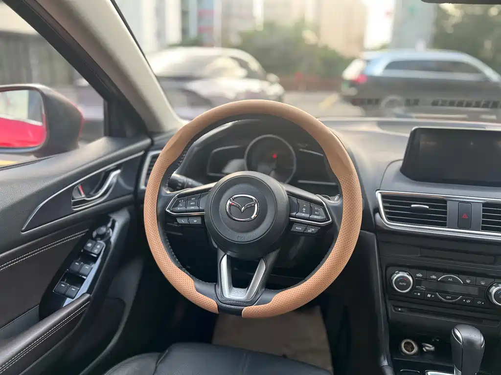 Mazda 3 Axela 2017 — фото 8