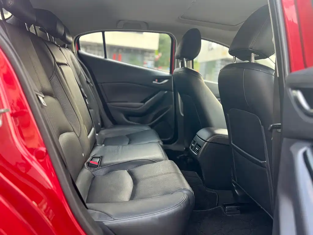 Mazda 3 Axela 2017 — фото 10