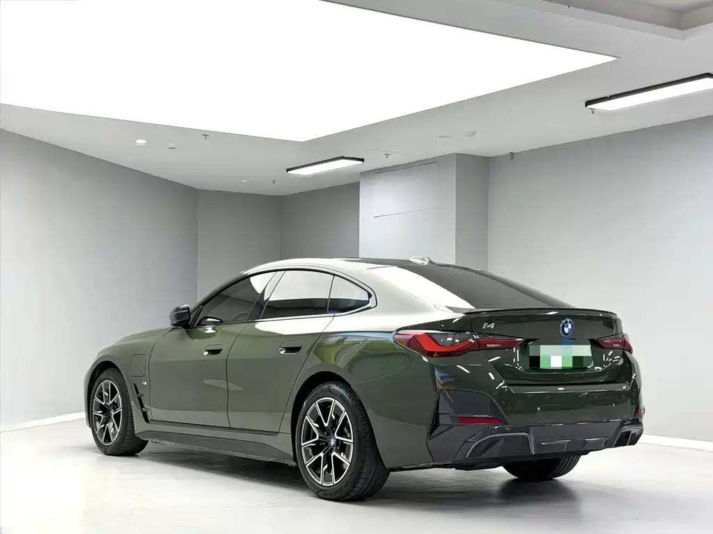 BMW i4 2023 — фото 9