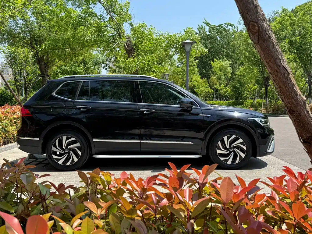 Volkswagen Tiguan L 2023 — фото 4
