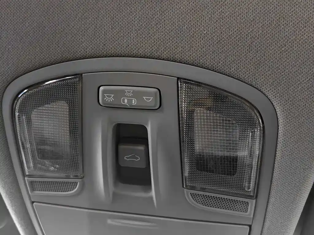 Hyundai Elantra 2017 — фото 19