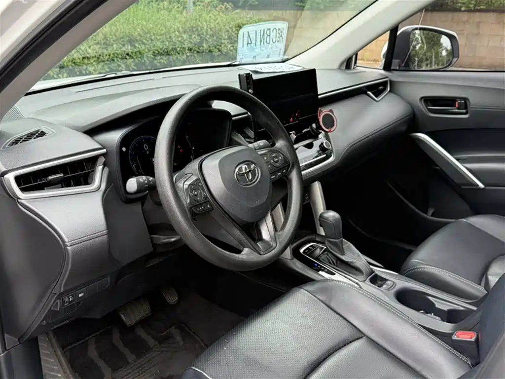 Toyota Corolla Cross 2023 — фото 16