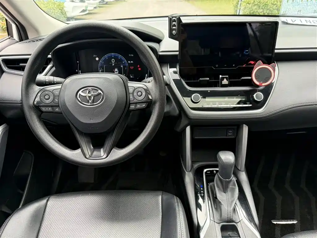 Toyota Corolla Cross 2023 — фото 20