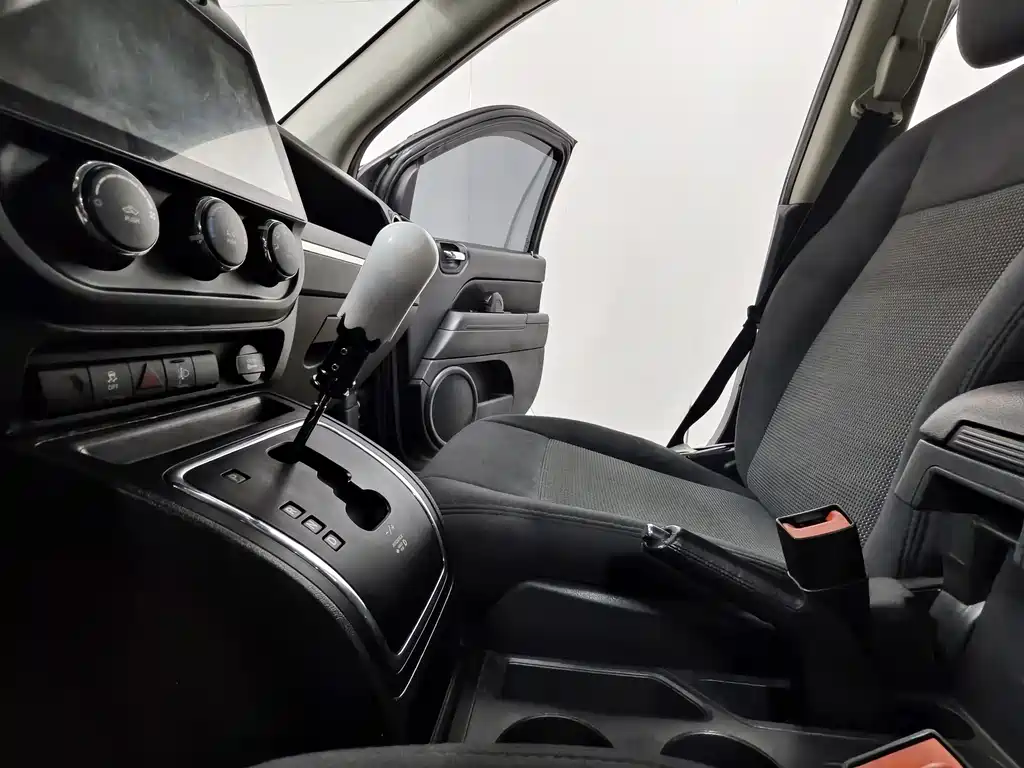 Jeep Compass 2012 — фото 12