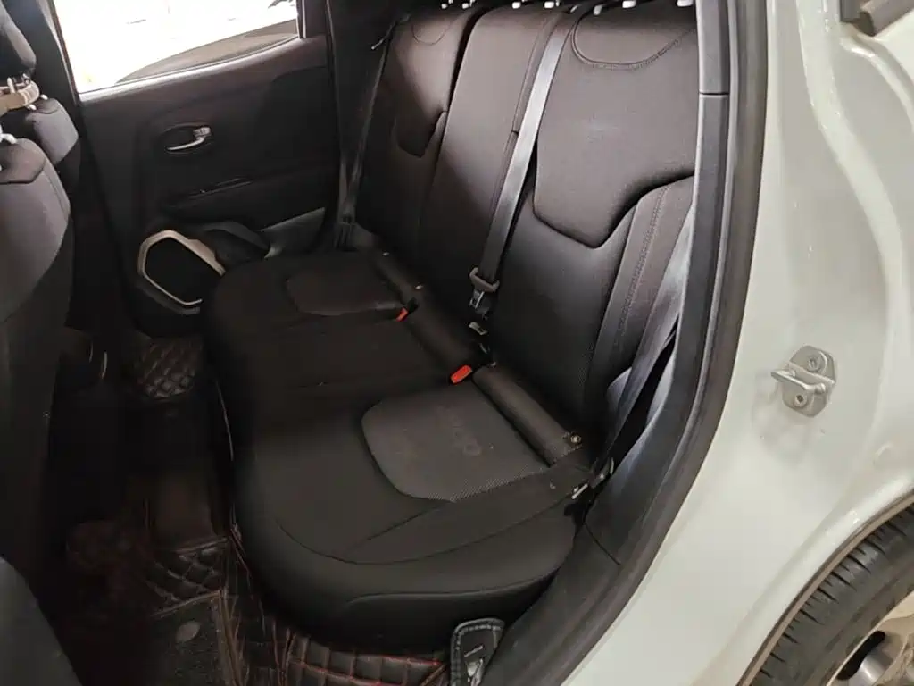 Jeep Renegade 2016 — фото 17