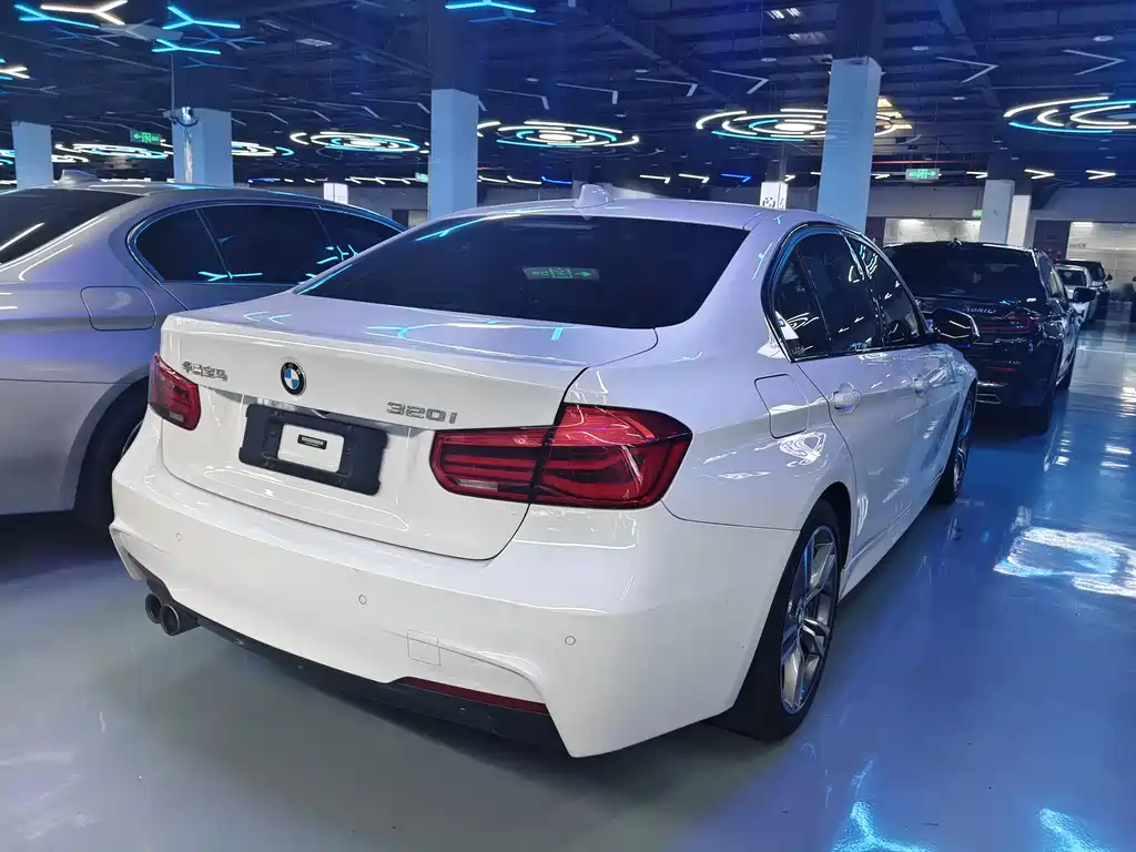 BMW 3 Series 2019 — фото 15