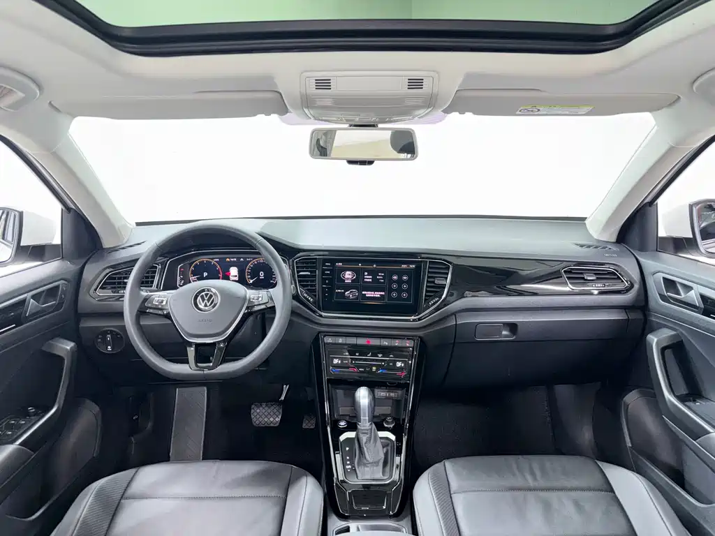 Volkswagen T-Roc 2023 — фото 11