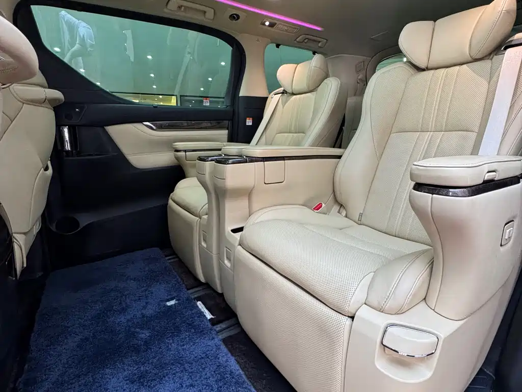 Toyota Vellfire 2023 — фото 14