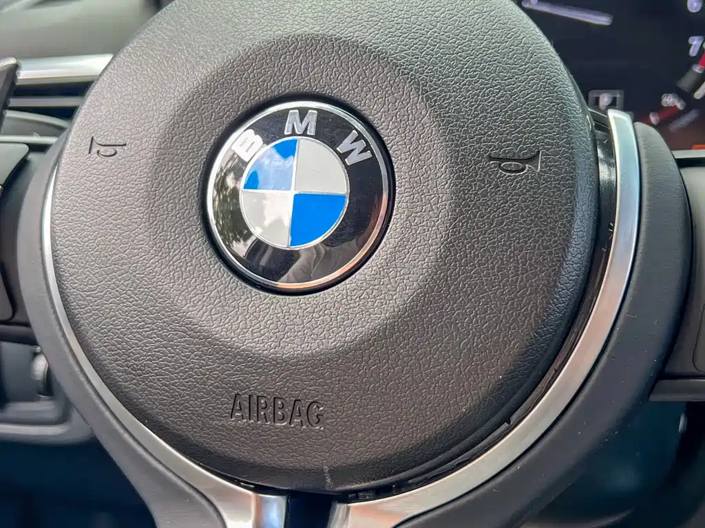 BMW 1 Series 2018 — фото 8