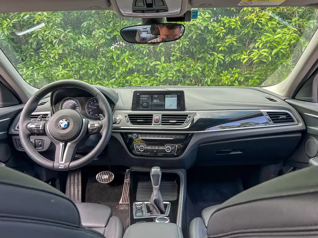BMW 1 Series 2018 — фото 12