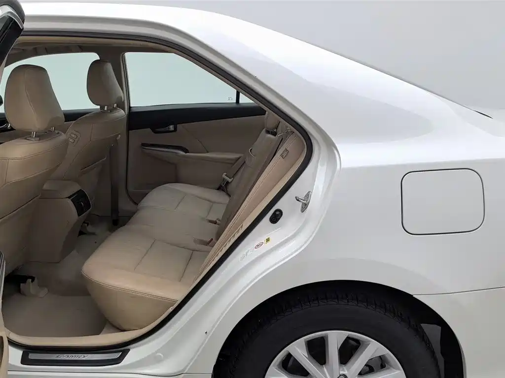 Toyota Camry 2013 — фото 15