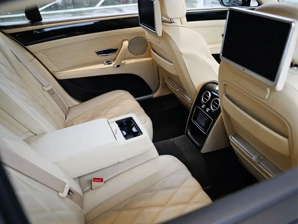 Bentley Flying Spur 2014 — фото 11