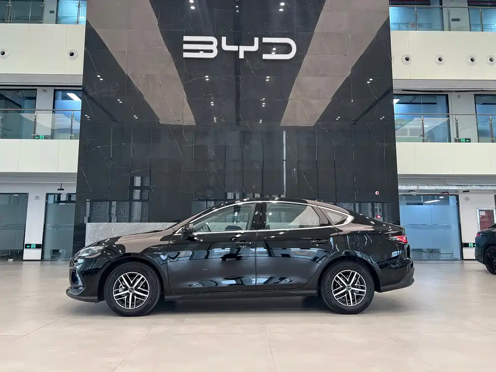BYD Seal 05 DM-i 2025 — фото 3