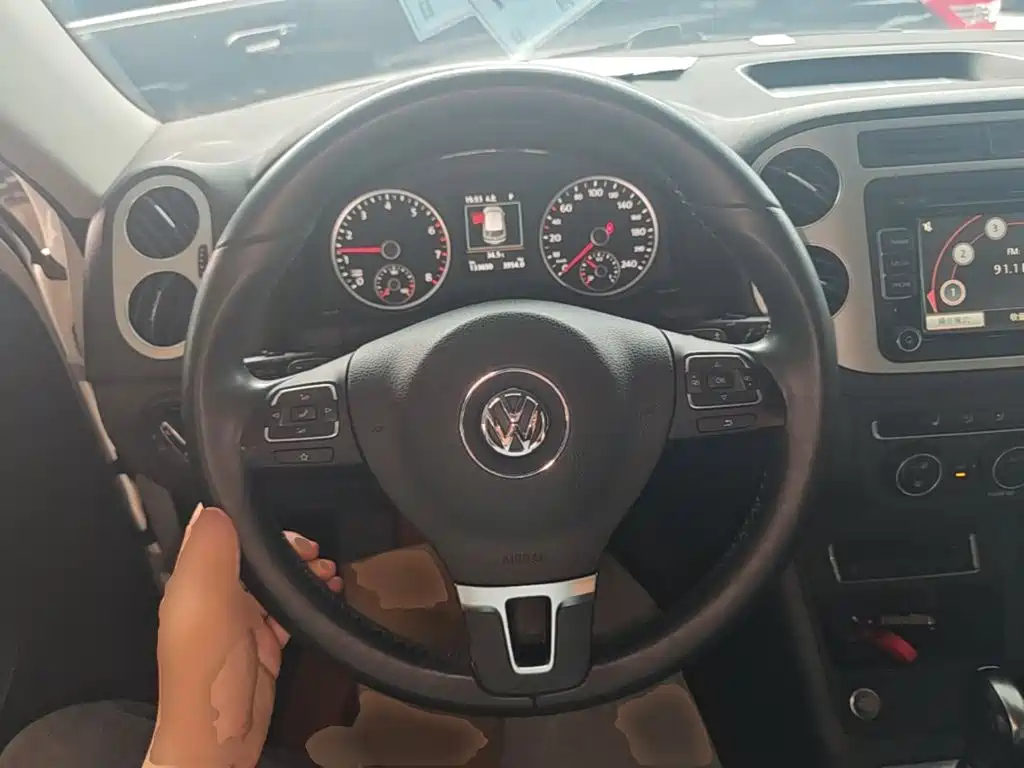 Volkswagen Tiguan 2016 — фото 11
