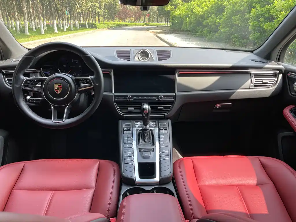 Porsche Macan 2019 — фото 22