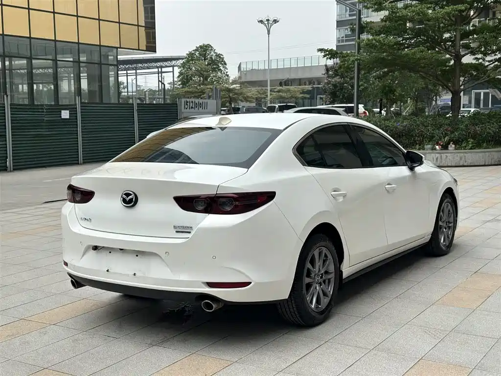 Mazda 3 Axela 2021 — фото 4
